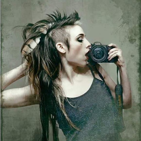 Meet your Posher, Stephanie - Picture 1 of 7